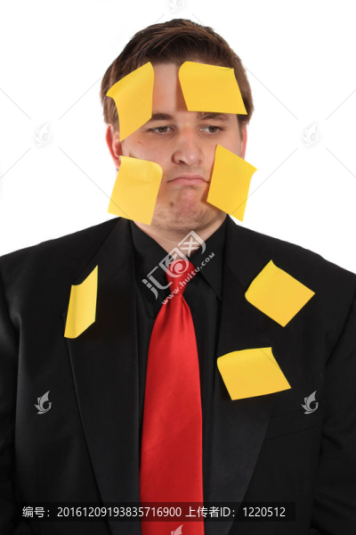 商人臉上帶著粘便條紙