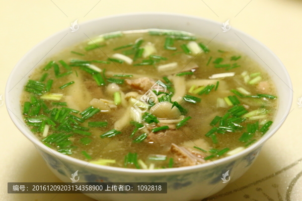 蘑菇排骨湯