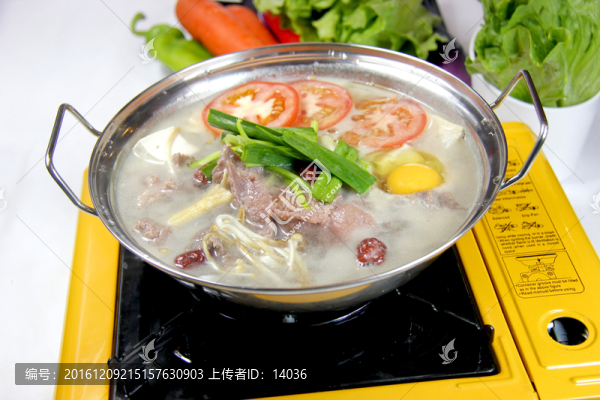 窩蛋牛肉鍋?zhàn)? title=