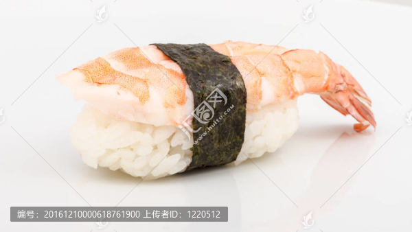 蝦壽司特寫孤立在白色背景