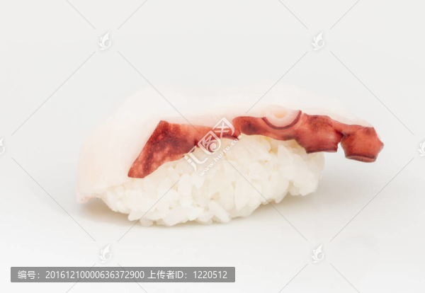 日本壽司與肉章魚(yú)在白色背景
