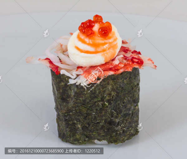 蟹與蟹蝦壽司給孤立在白色背景片