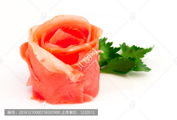 腌姜孤立在白色背景