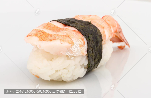 蝦壽司特寫(xiě)孤立在白色背景