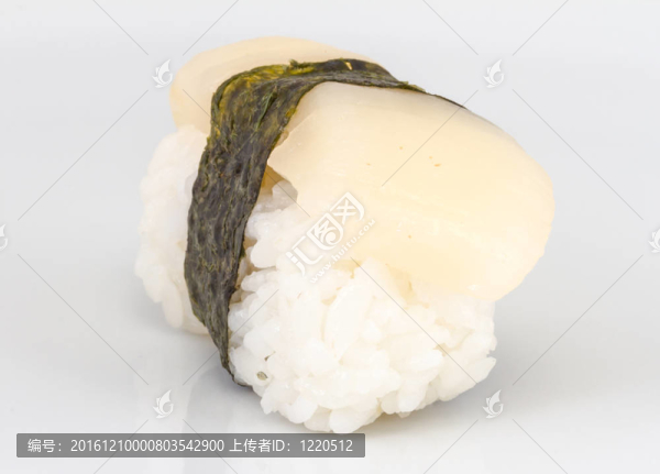 壽司hotate片扇貝孤立在白色背景