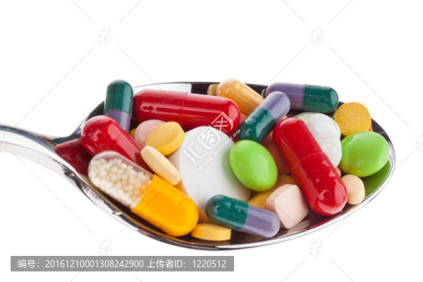 湯匙上的藥片和藥物