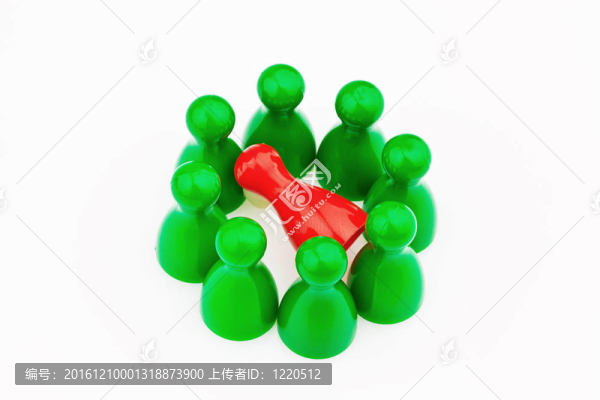 團隊中的欺負。局外人