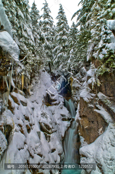 冬天的Christine,Falls