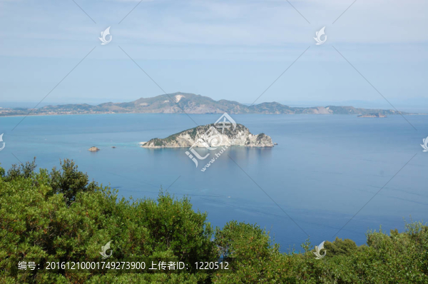 小島海和天空地平線