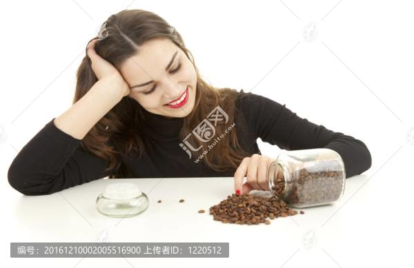 漂亮的咖啡豆；白色背景