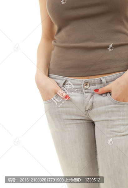 站在口袋里的女人；白色背景