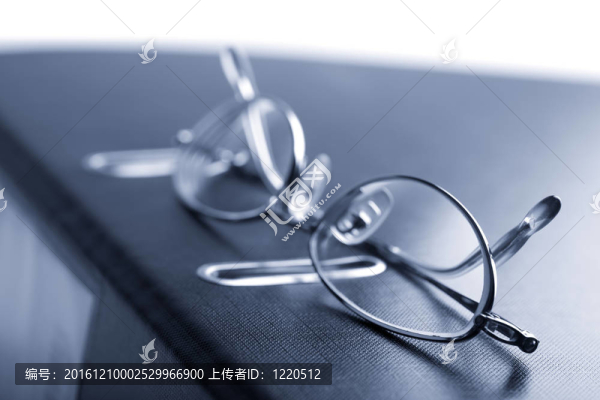 粘結劑和玻璃色調(diào)的藍色隔離