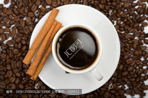 一杯咖啡和咖啡豆