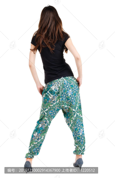站在美麗的黑發(fā)女人的背影
