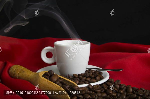 蒸咖啡和咖啡豆特寫