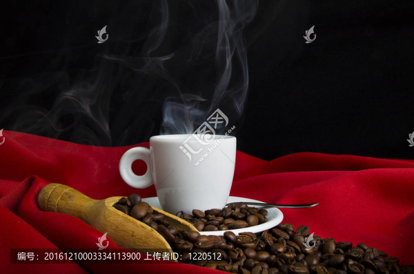 蒸咖啡和咖啡豆特寫