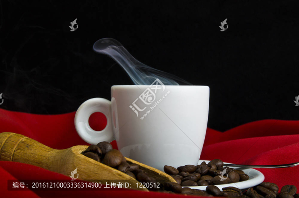 蒸咖啡和咖啡豆特寫(xiě)