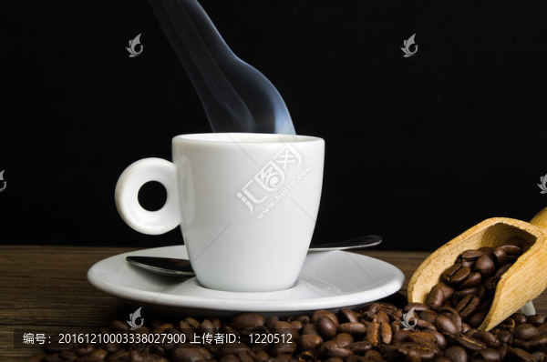 蒸咖啡和咖啡豆特寫