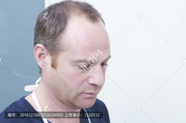 男孩在牙科訪問。醫(yī)生的診所
