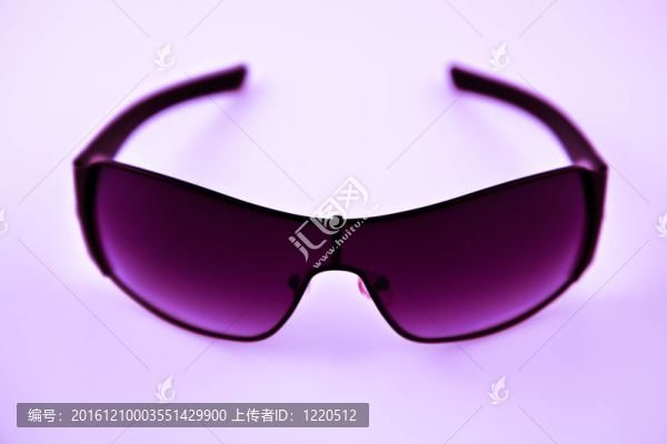 時(shí)尚太陽(yáng)鏡