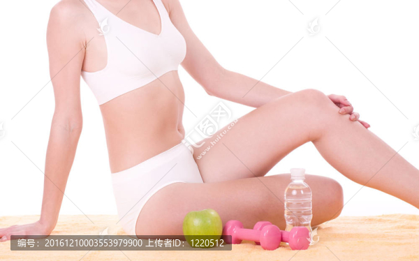 女人與蘋(píng)果；啞鈴