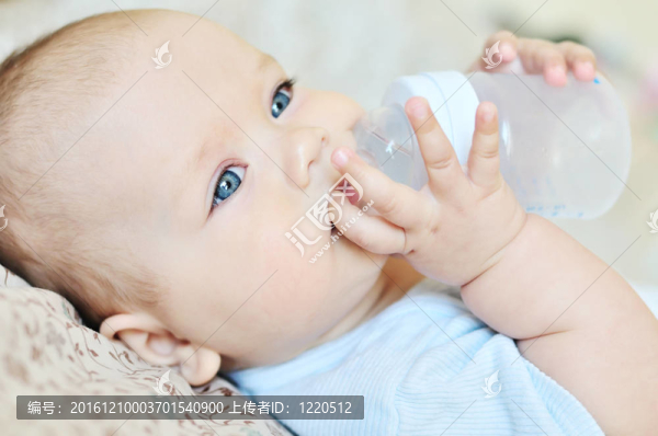 嬰兒飲用水