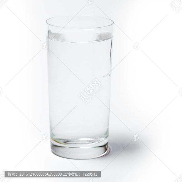 白底有水的玻璃