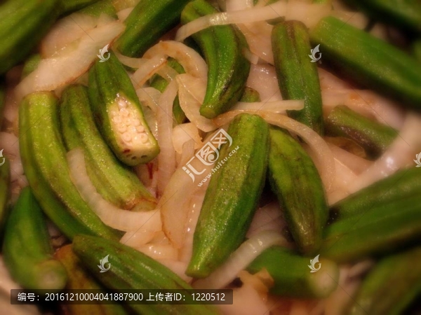 靠近黃秋葵洋蔥