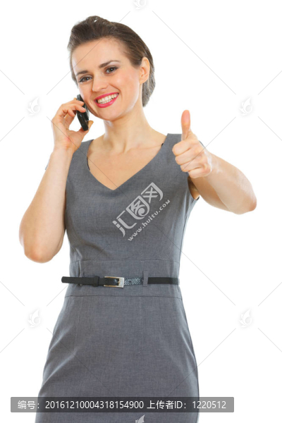 商務(wù)女性講手機(jī)，豎起大拇指