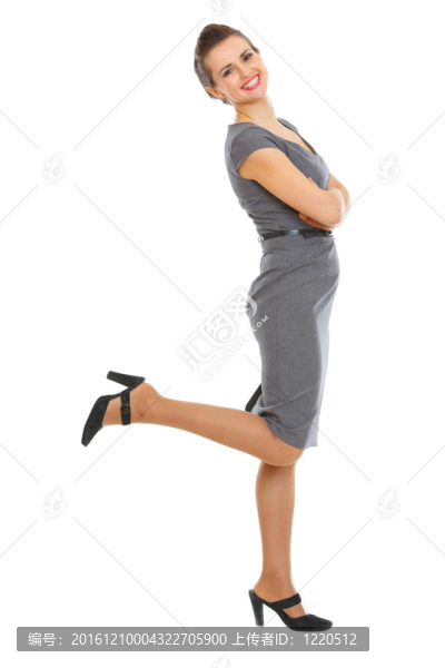 穿衣服的快樂(lè)女人的全幅肖像