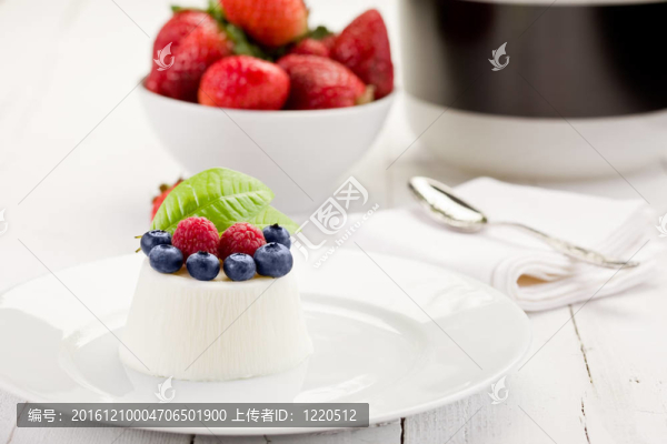 布丁與白表的漿果
