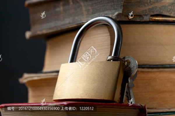 老書和鎖樁