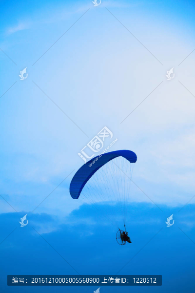 滑翔傘的天空上自由的感覺(jué)