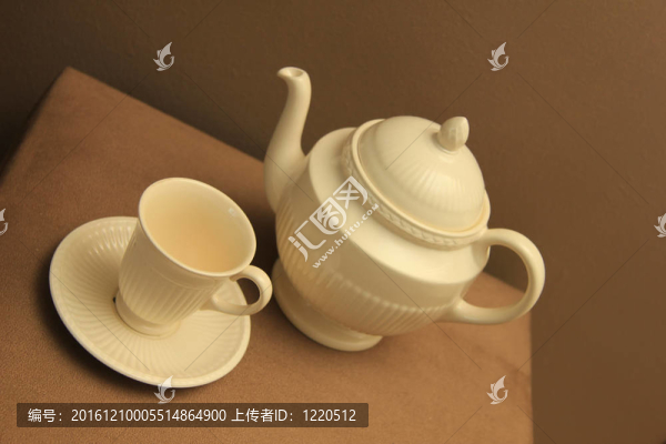 茶壺和杯子靜物