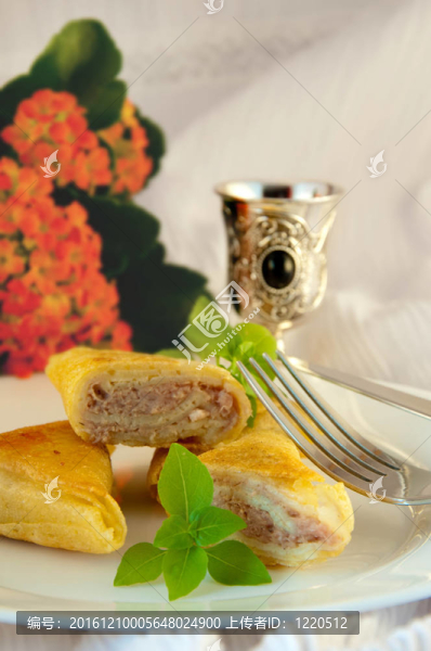 用肉和羅勒油條；自然花