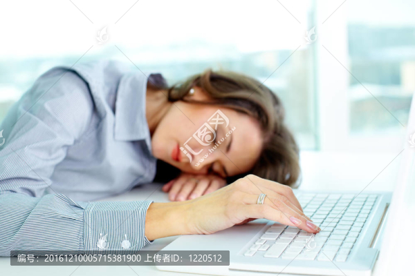 睡商的女孩