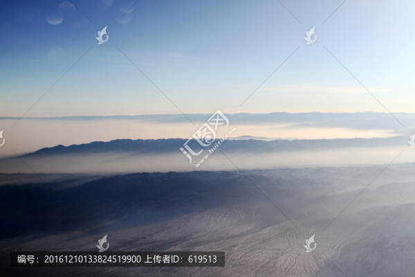 俯瞰天山云霧