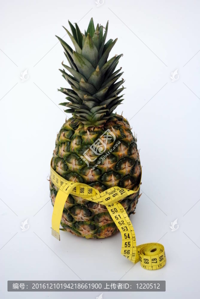 用卷尺菠蘿