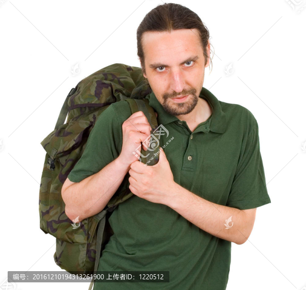 背包男子肖像