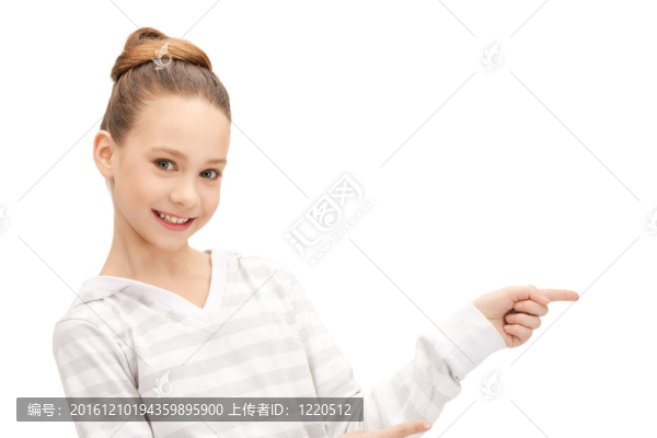 少女指著手指