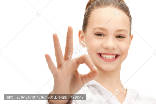 可愛的少女顯示確定的跡象
