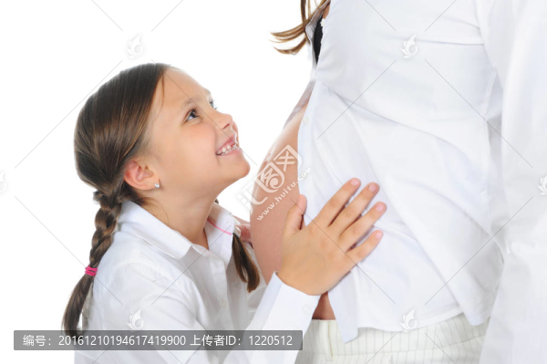懷著女兒的孕婦