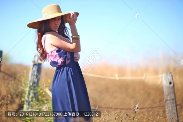 夏日里一個美麗的女人