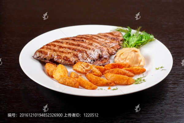 多汁的牛排