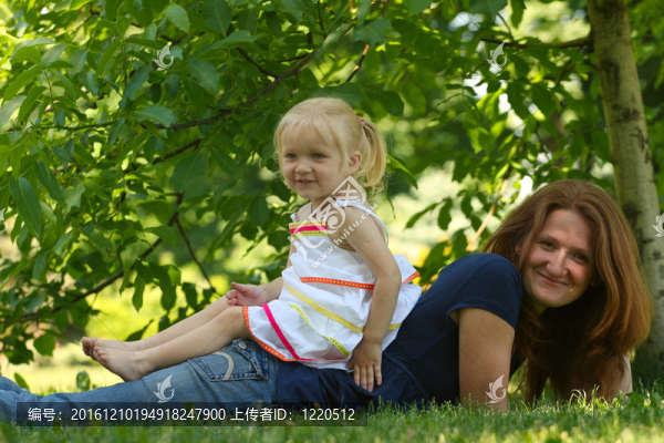 公園里的家庭