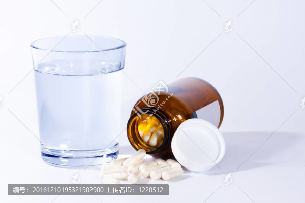 一瓶藥丸和藥物