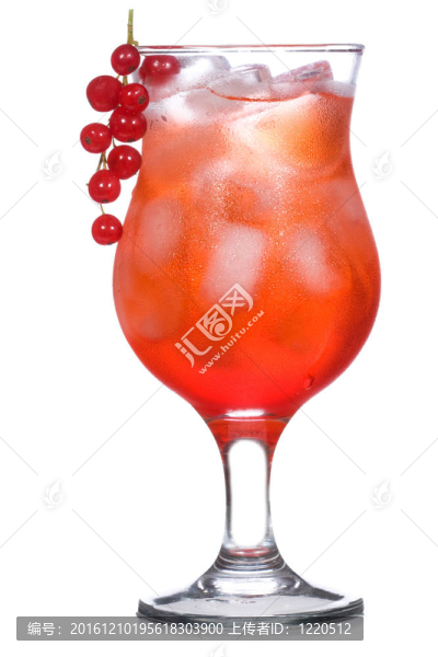 紅色的雞尾酒和紅醋栗