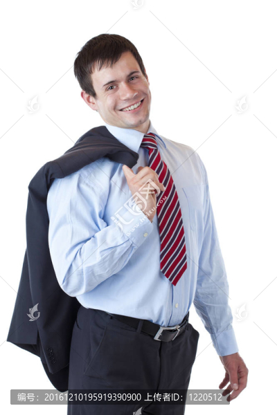 年輕的；休閑的；快樂的商人把夾克套在肩上