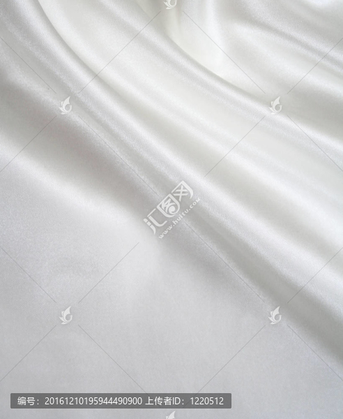 光滑優(yōu)雅的白色絲綢為背景