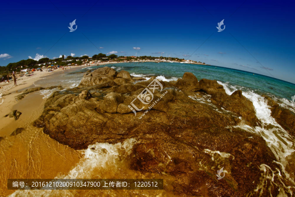 科西嘉海岸清澈；法國